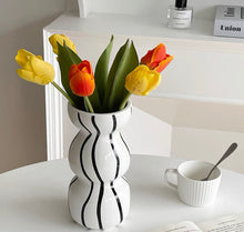 画像をギャラリービューアに読み込む, modern paint flower vase.
