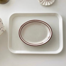 画像をギャラリービューアに読み込む, brown oval dish.
