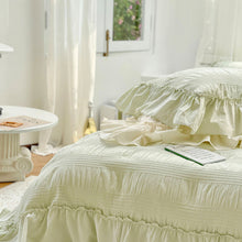 画像をギャラリービューアに読み込む, pistachio green bed linen set.
